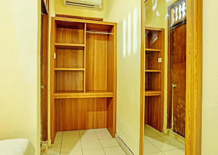 Oyo Collection O 91125 Puri Dewa Bharata 3*